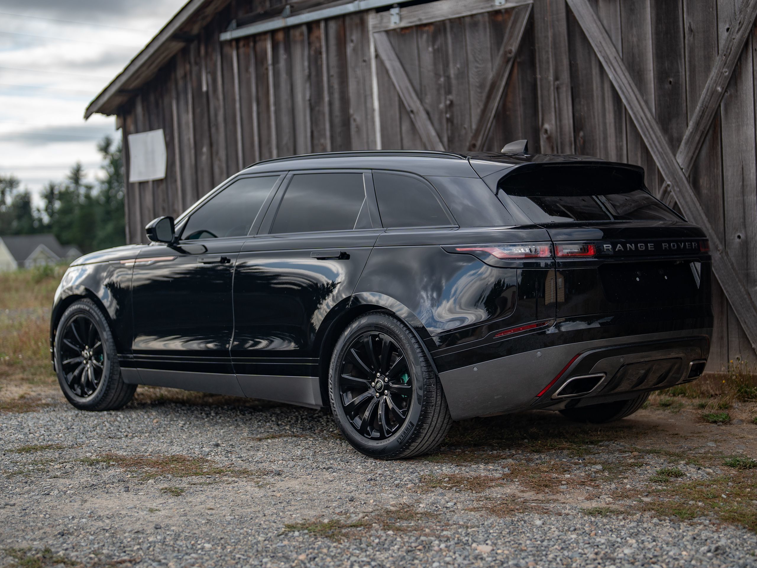 2018 Land Rover Range Rover Velar R-Dynamic SE photo 2