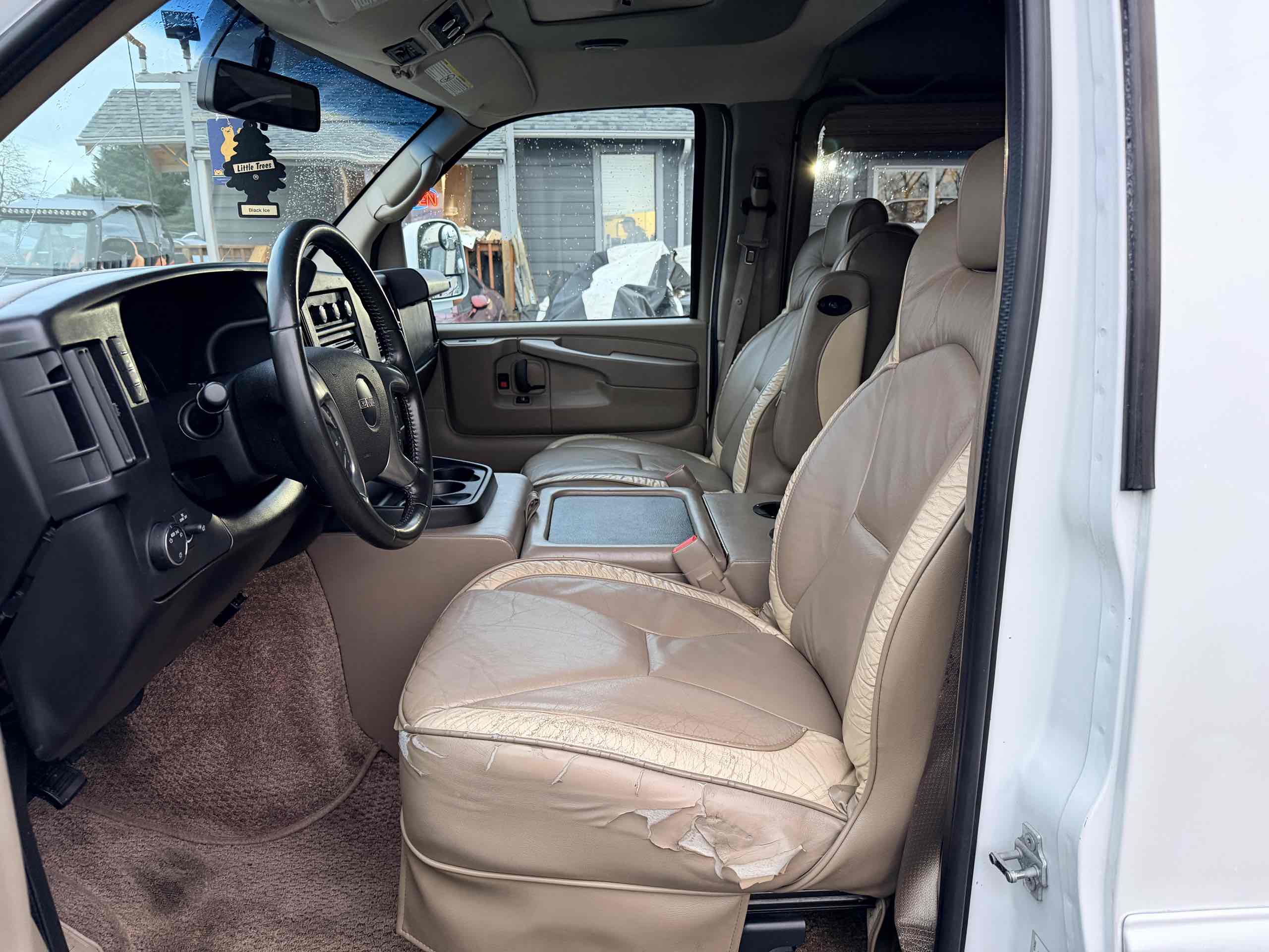 View vehicle photo 7