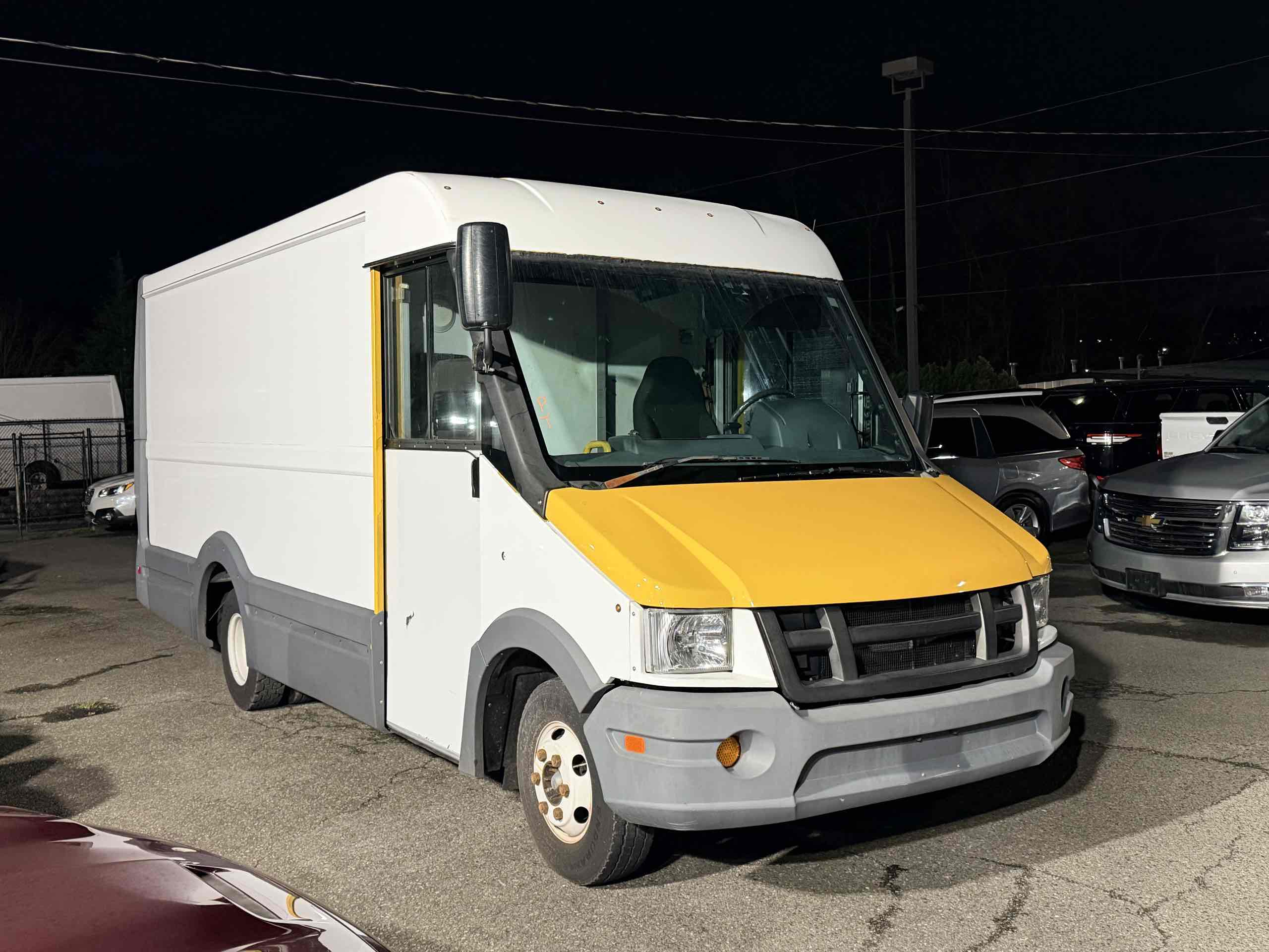 2017 Isuzu NPR's photo