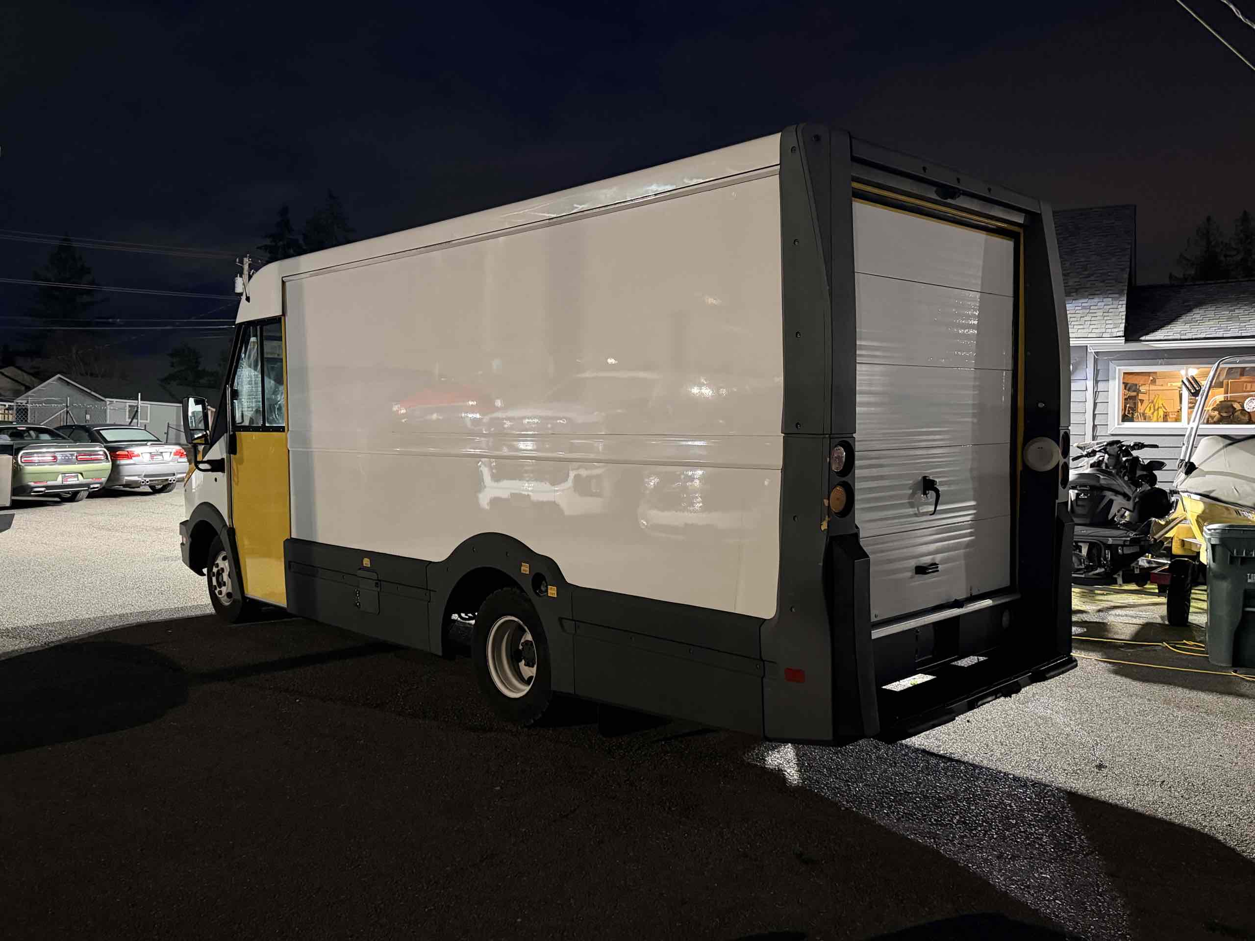 2017 Isuzu NPR - Photo 4