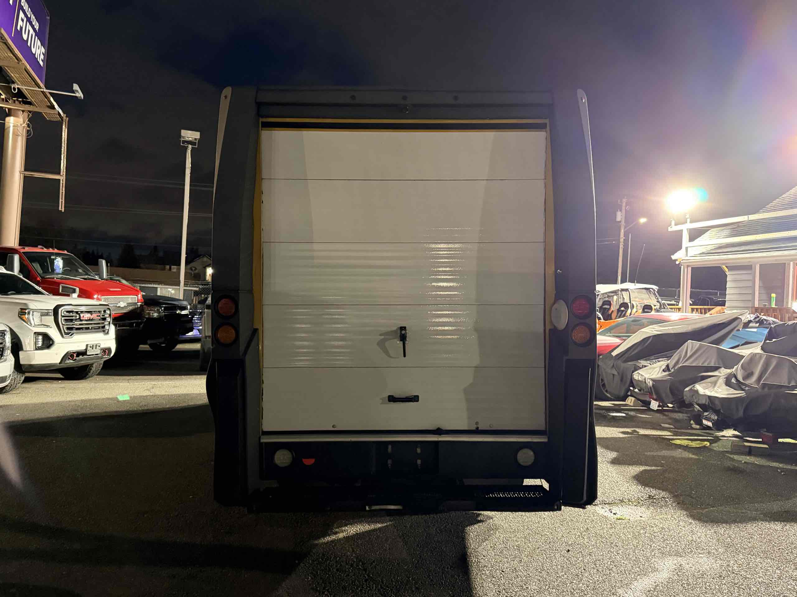 2017 Isuzu NPR - Photo 5