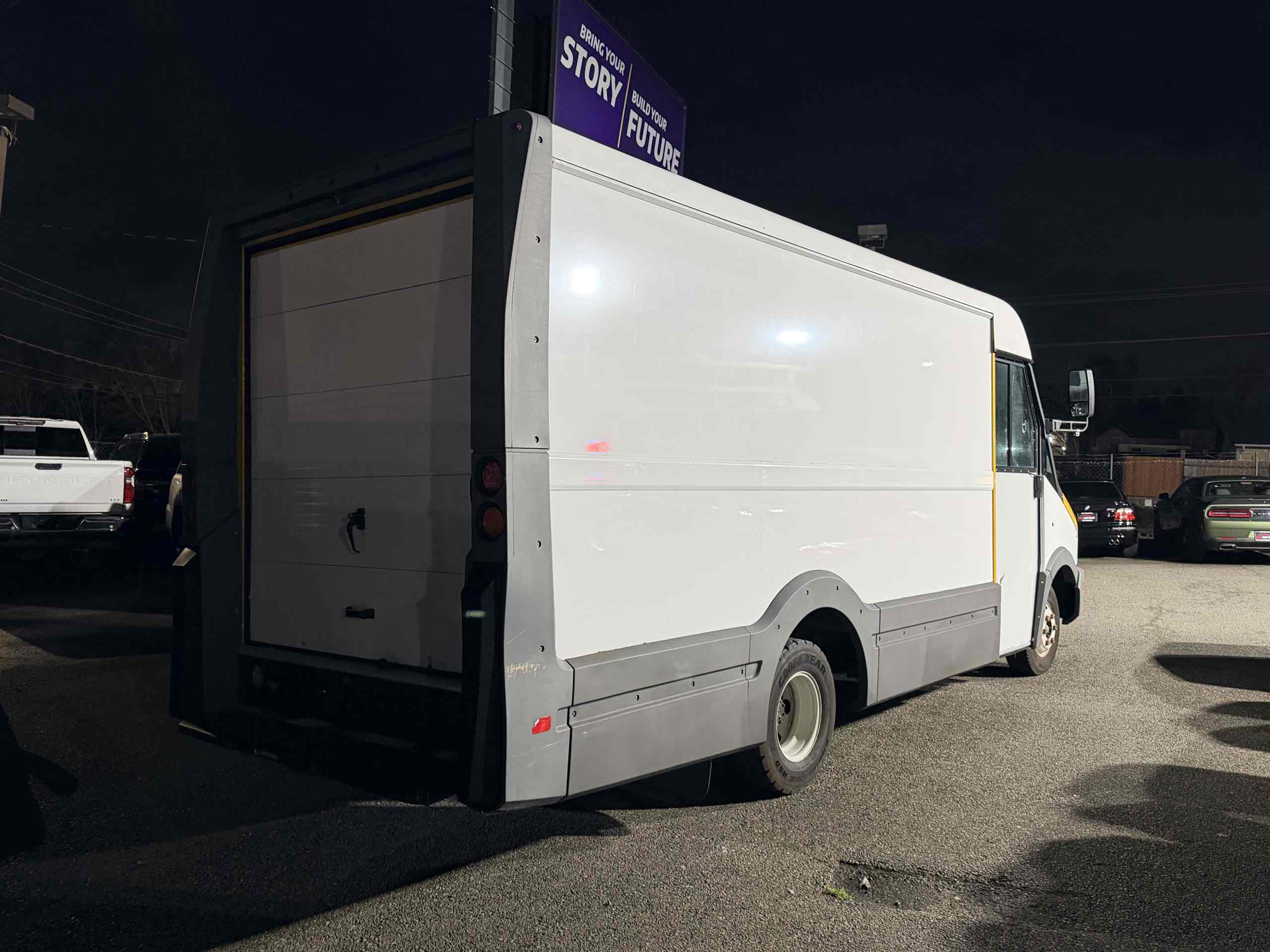 2017 Isuzu NPR - Photo 6