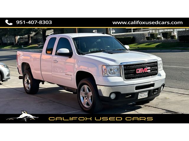 Summit White 2011 GMC Sierra 2500HD SLT Ext. Cab 4WD Pickup Truck Four-Wheel Drive Automatic