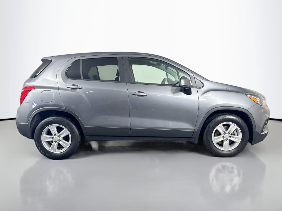 2020 Chevrolet Trax LS photo 4