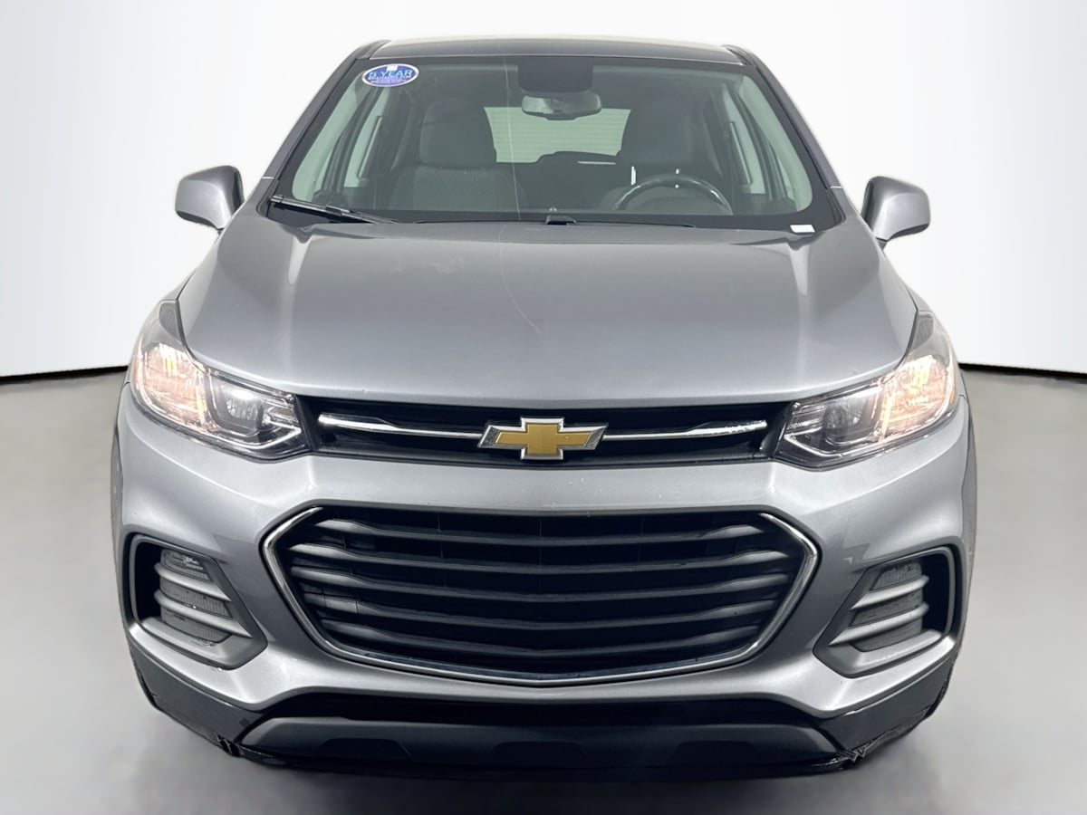 2020 Chevrolet Trax LS photo 2