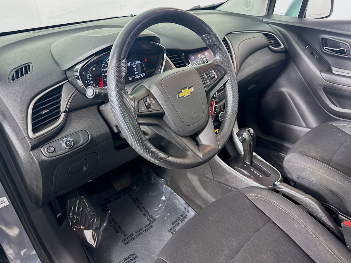 2020 Chevrolet Trax LS - Photo 10