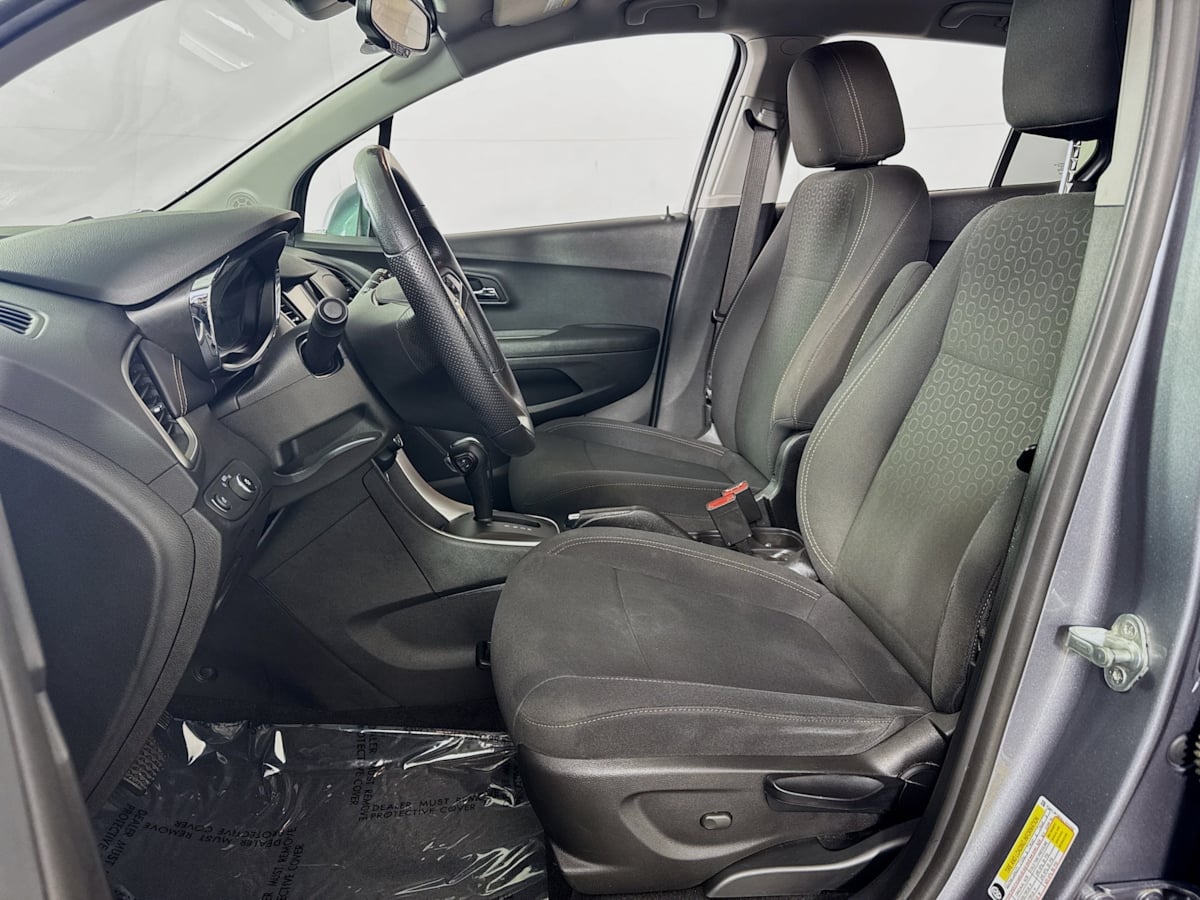 2020 Chevrolet Trax LS - Photo 21