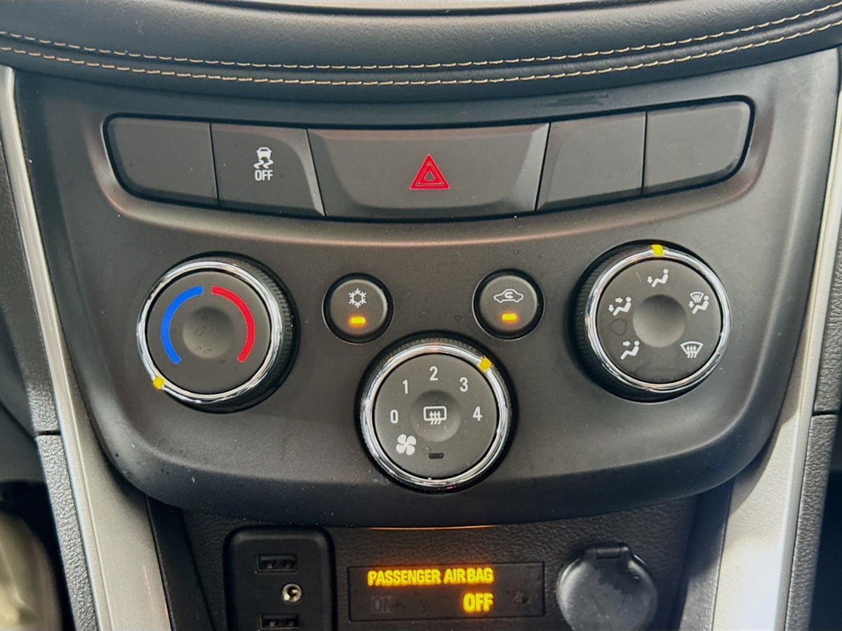 2020 Chevrolet Trax LS - Photo 16