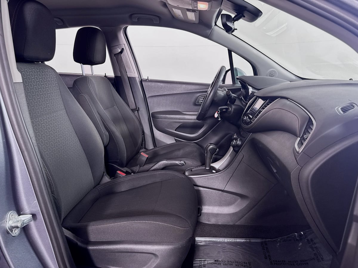 2020 Chevrolet Trax LS - Photo 27