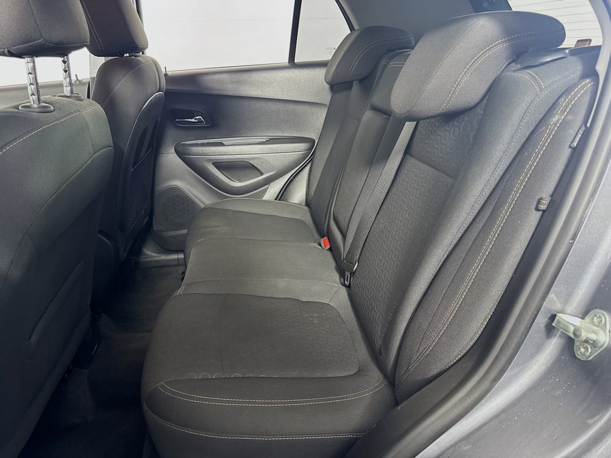 2020 Chevrolet Trax LS - Photo 24