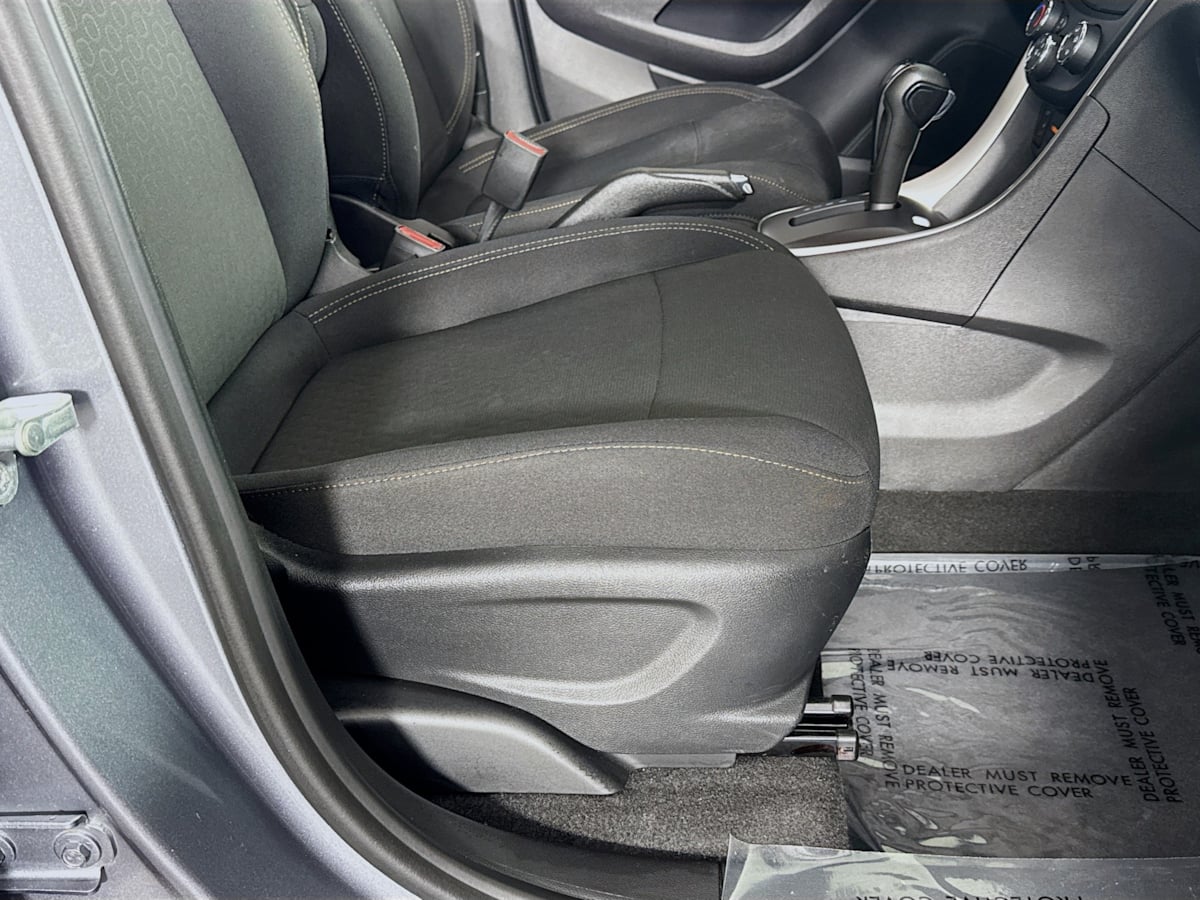 2020 Chevrolet Trax LS - Photo 29