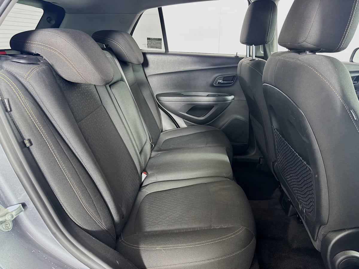 2020 Chevrolet Trax LS - Photo 26