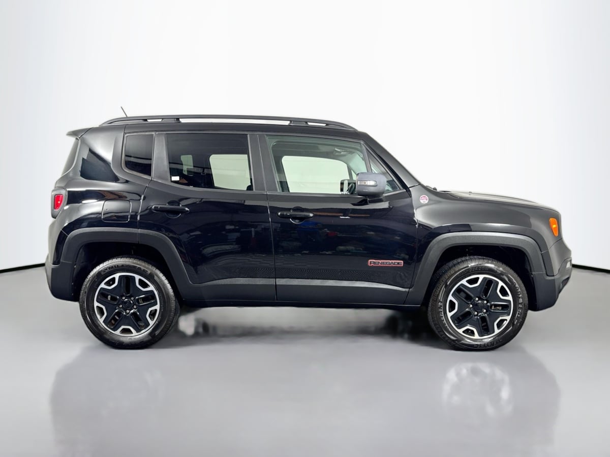 2016 Jeep Renegade Trailhawk photo 3
