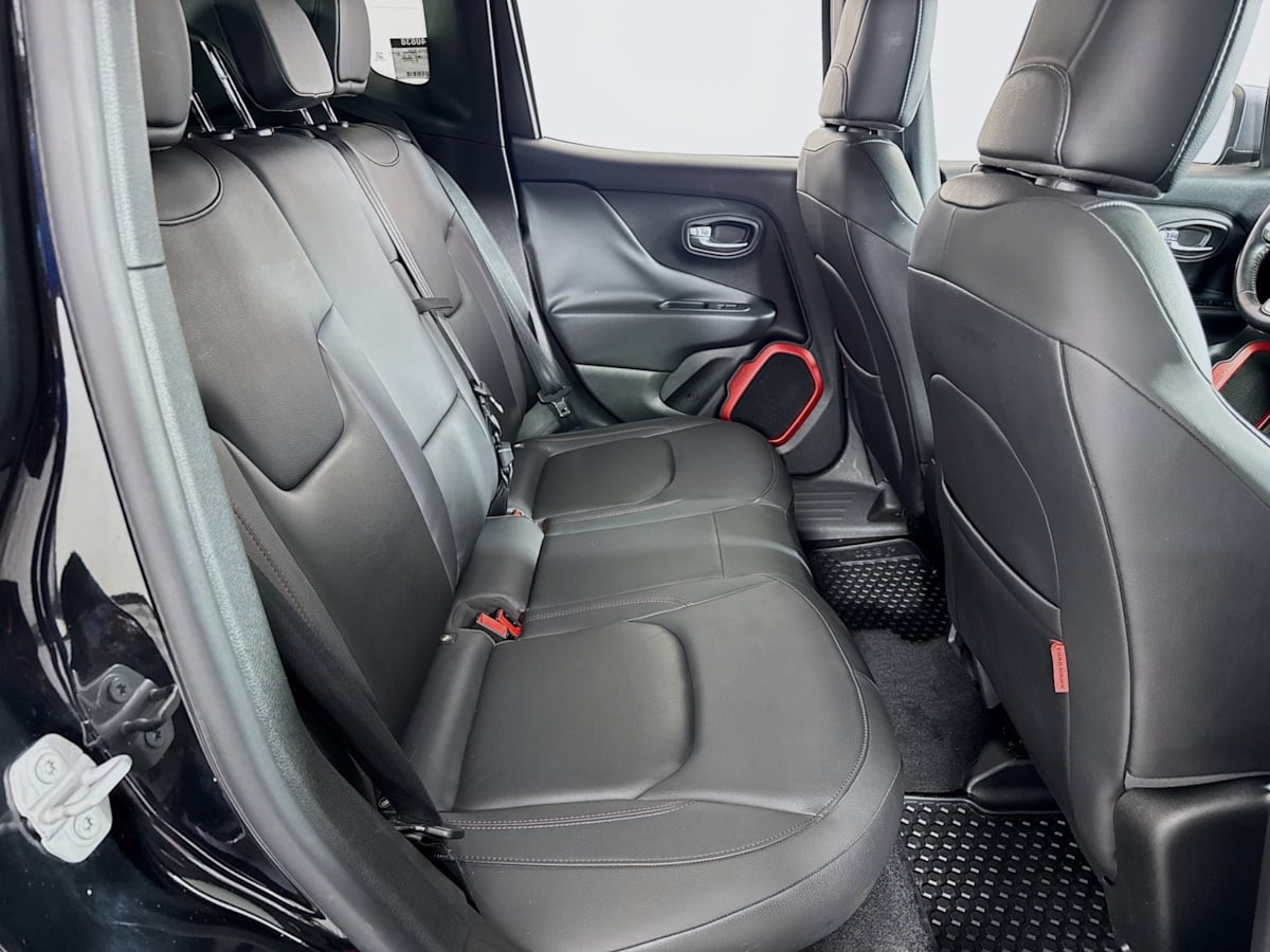 2016 Jeep Renegade Trailhawk photo 27