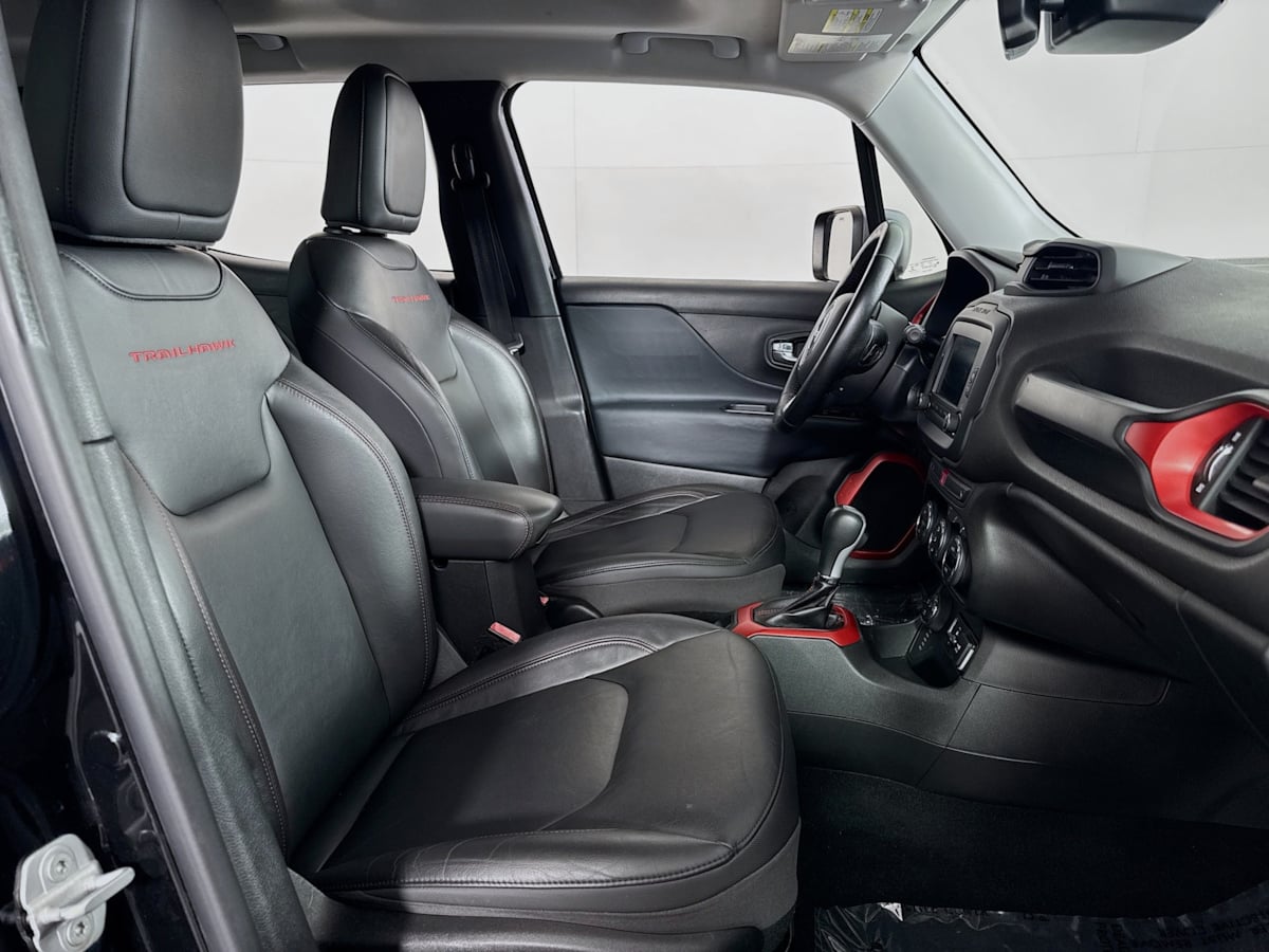 2016 Jeep Renegade Trailhawk photo 28