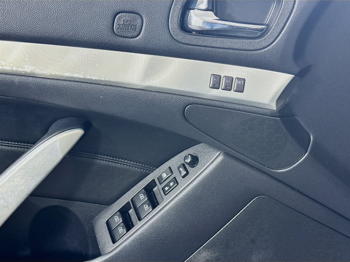 2014 INFINITI Q60 Convertible Base - Photo 21
