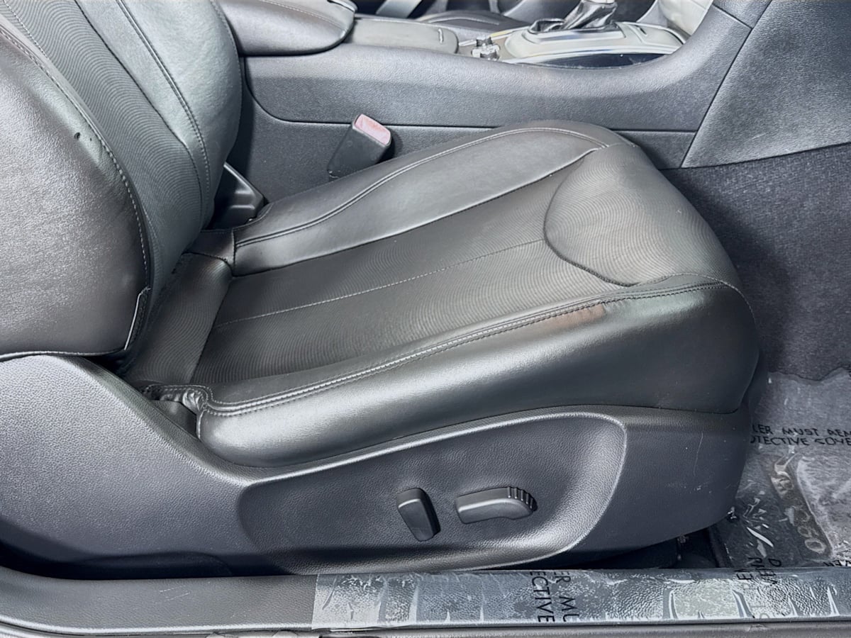2014 INFINITI Q60 Convertible Base - Photo 33