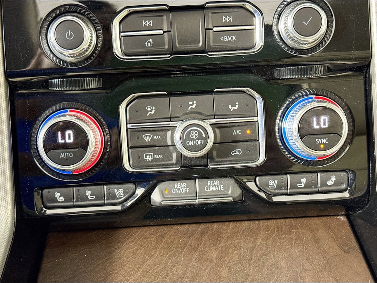 2021 GMC Yukon Denali - Photo 18