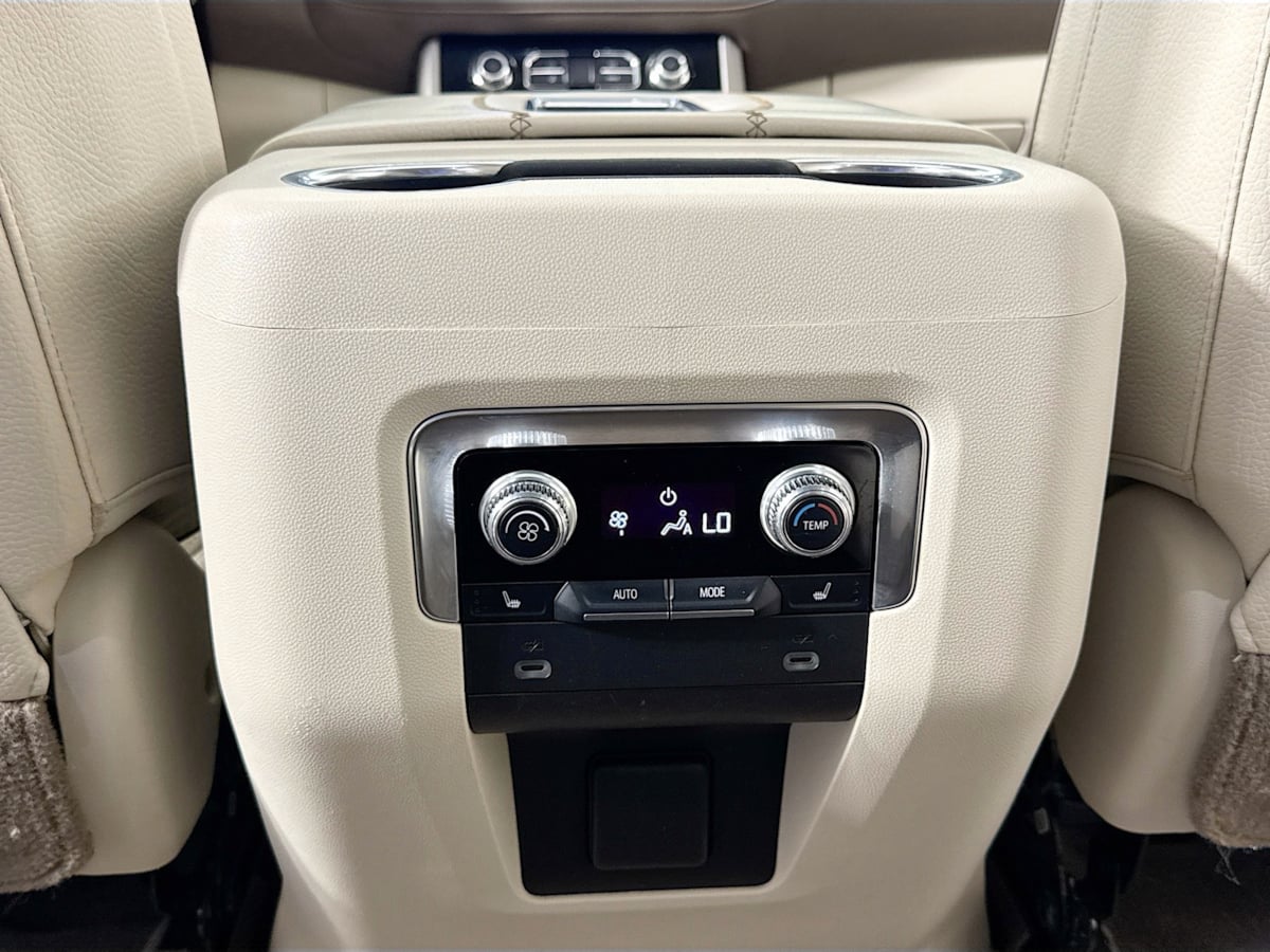 2021 GMC Yukon Denali - Photo 34
