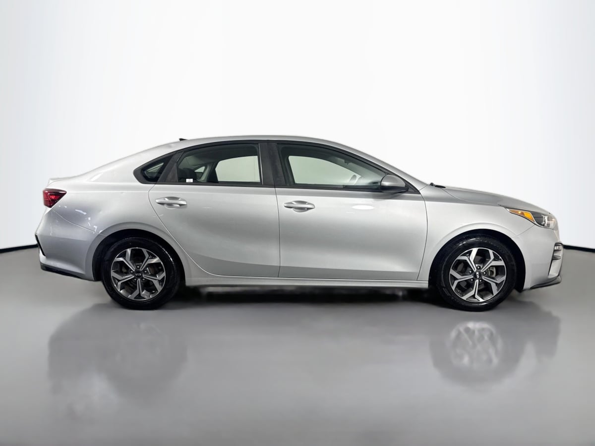 2019 Kia Forte LXS photo 4