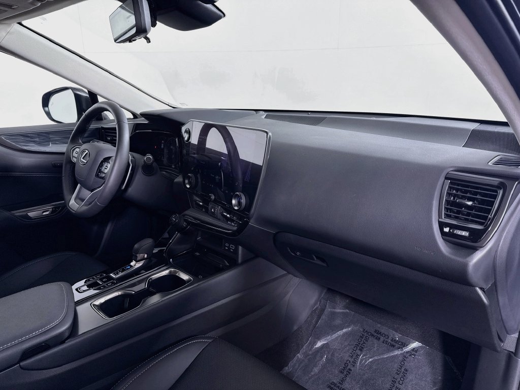 2025 Lexus NX 350 - Photo 39