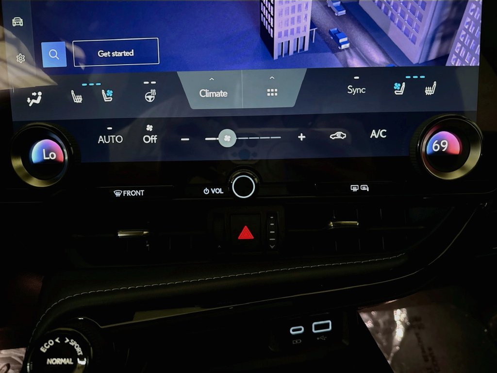 2025 Lexus NX 350 - Photo 17