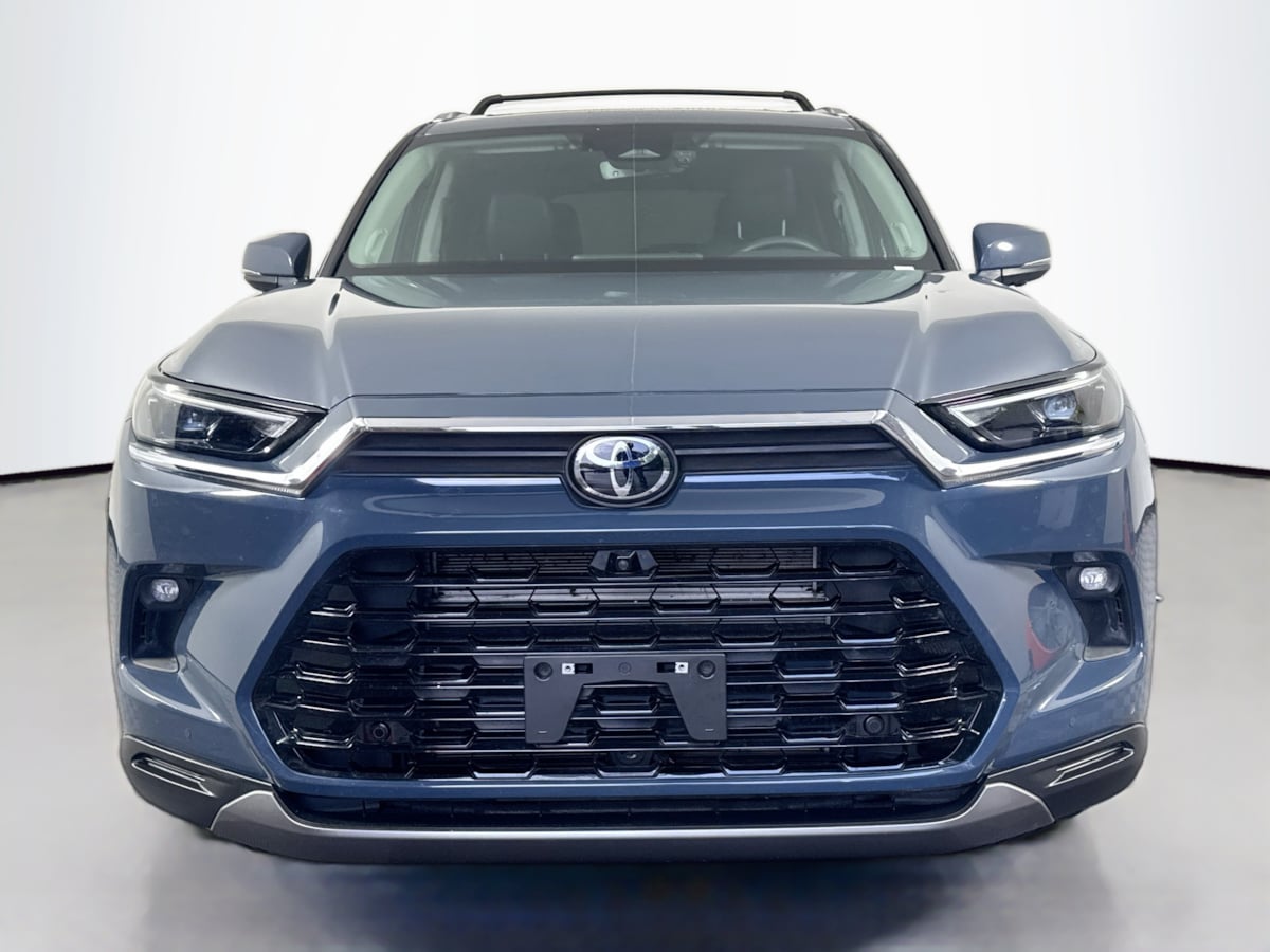 2024 Toyota Grand Highlander Hybrid XLE photo 2