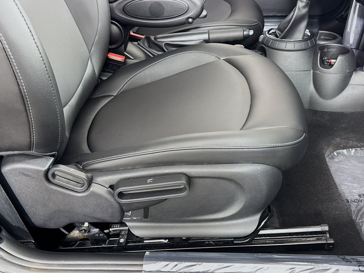 2015 Mini Cooper Hardtop photo 23
