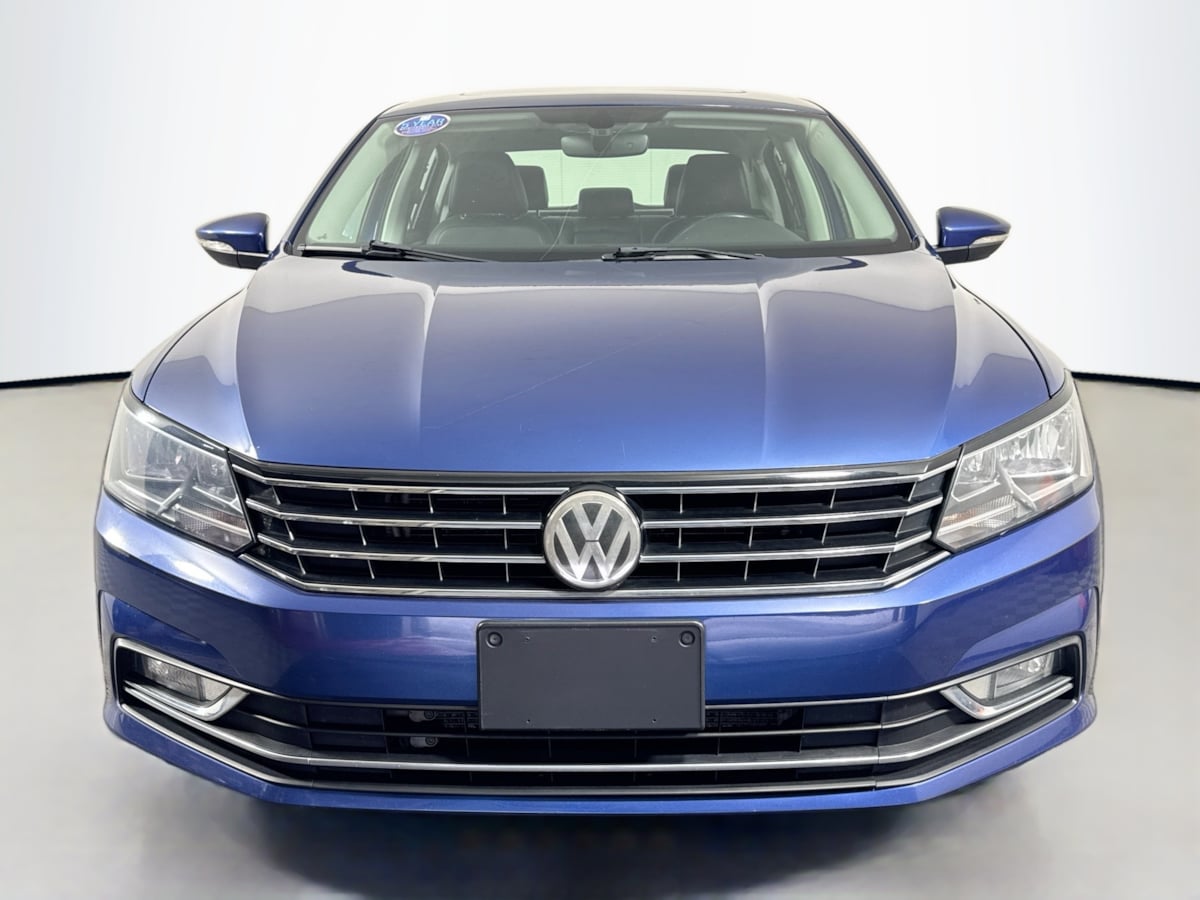 2016 Volkswagen Passat SE photo 2