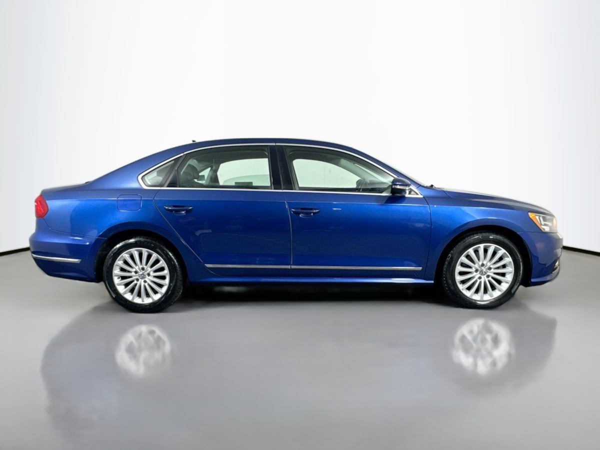 2016 Volkswagen Passat SE photo 4