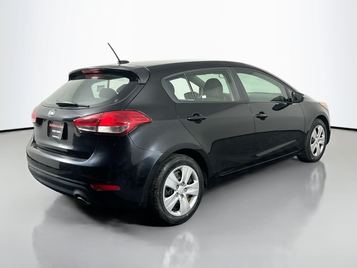 2016 Kia Forte 5-Door LX photo 5