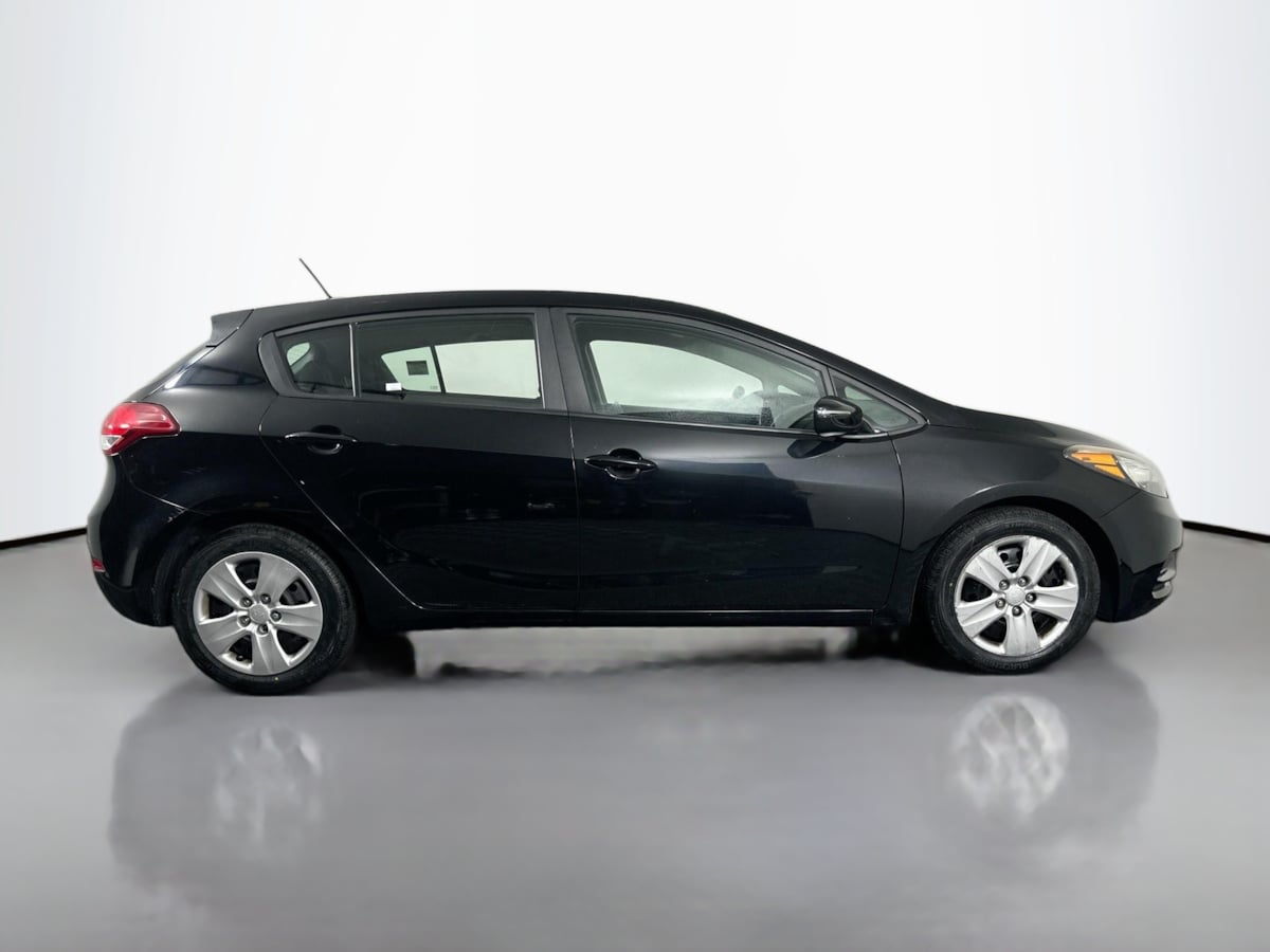 2016 Kia Forte 5-Door LX photo 4