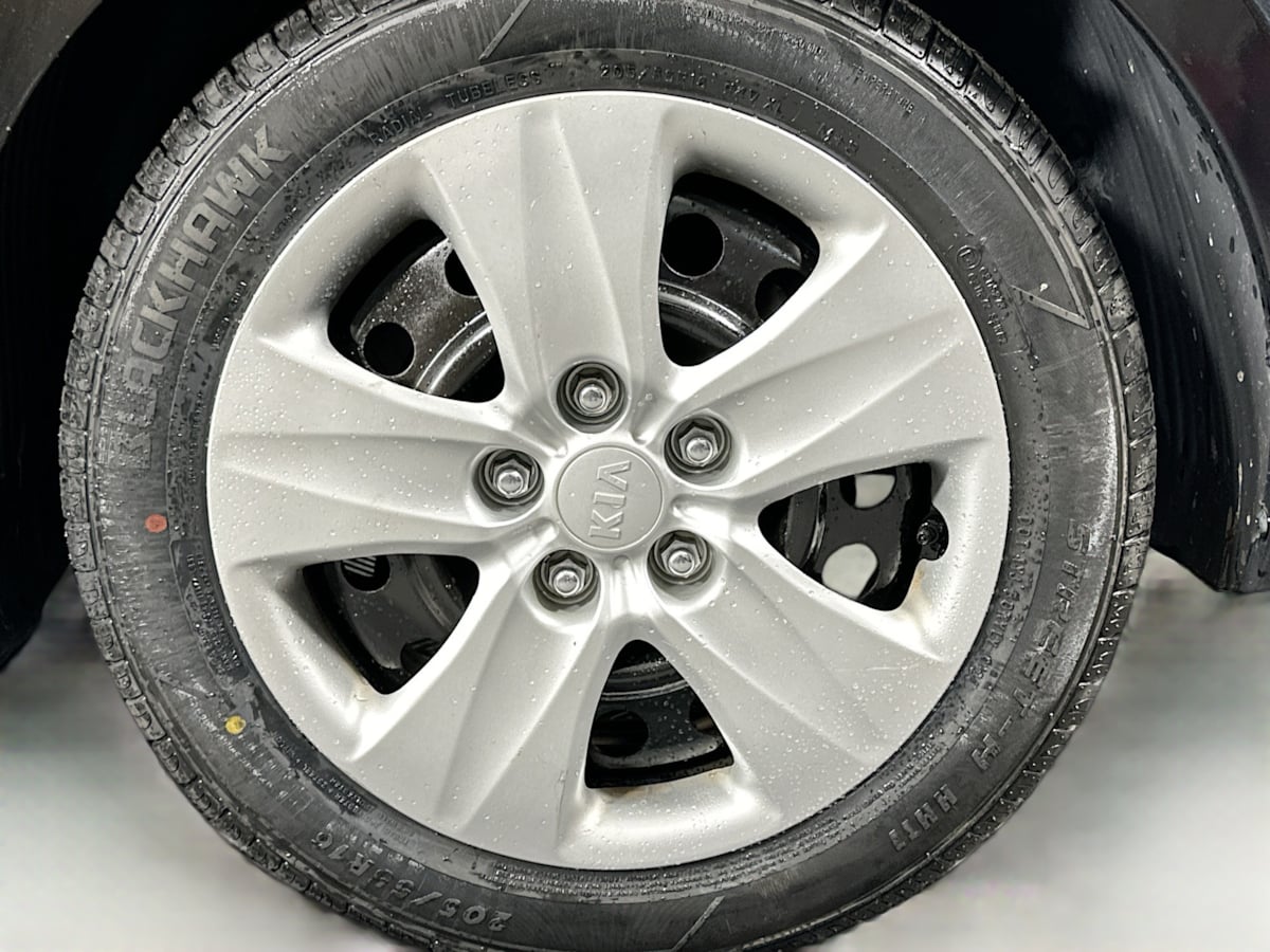2016 Kia Forte 5-Door LX photo 28