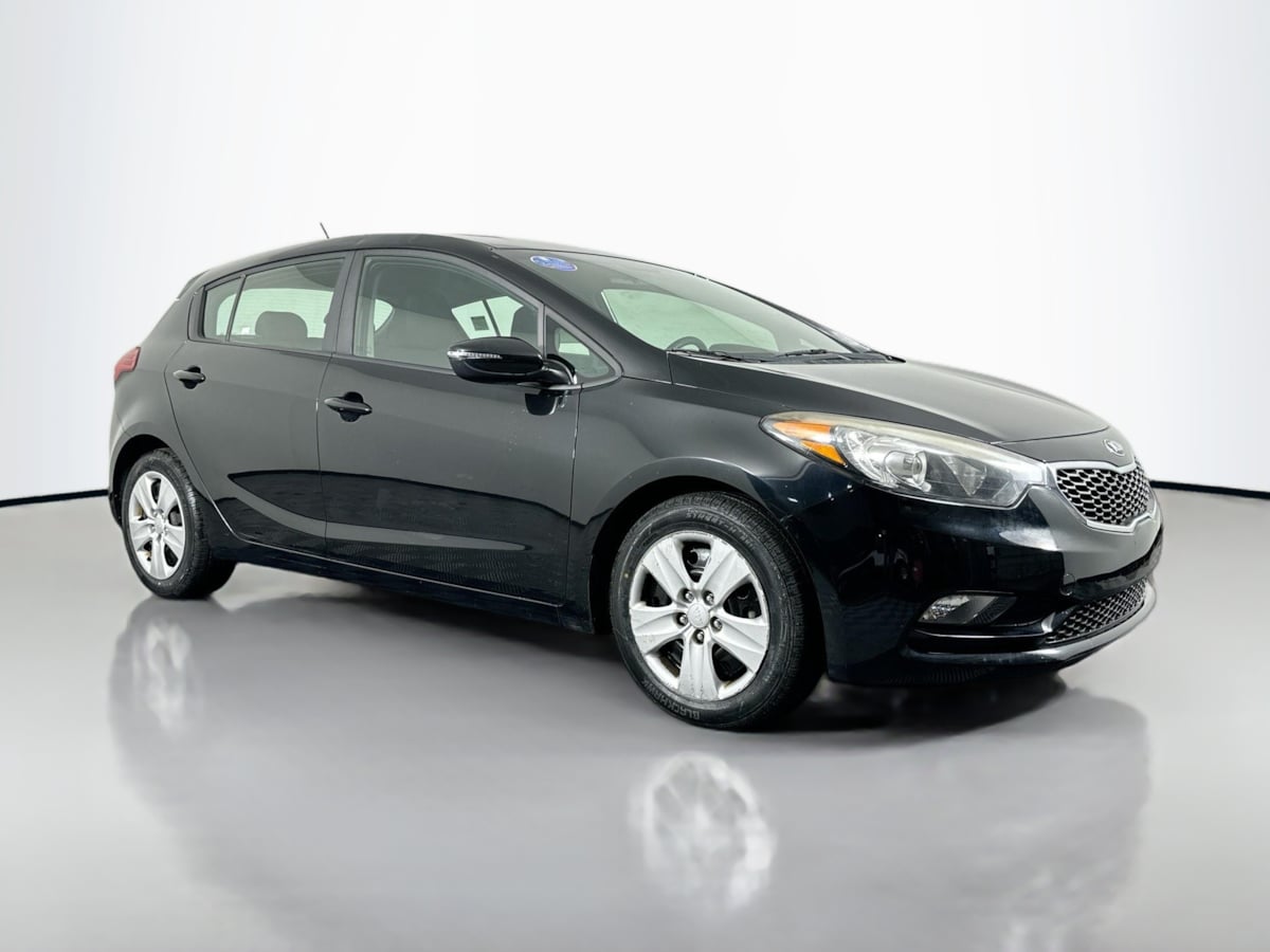 2016 Kia Forte 5-Door LX photo 3