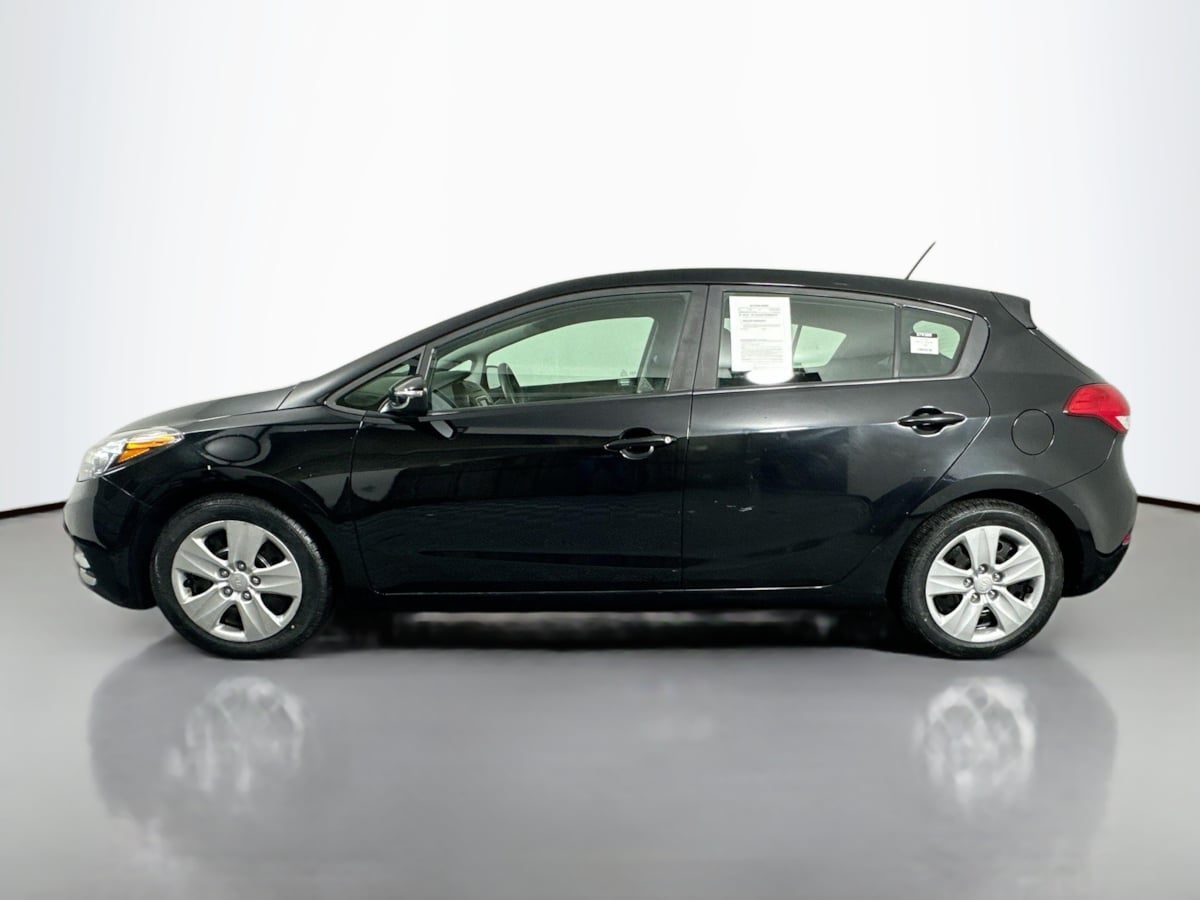 2016 Kia Forte 5-Door LX photo 8