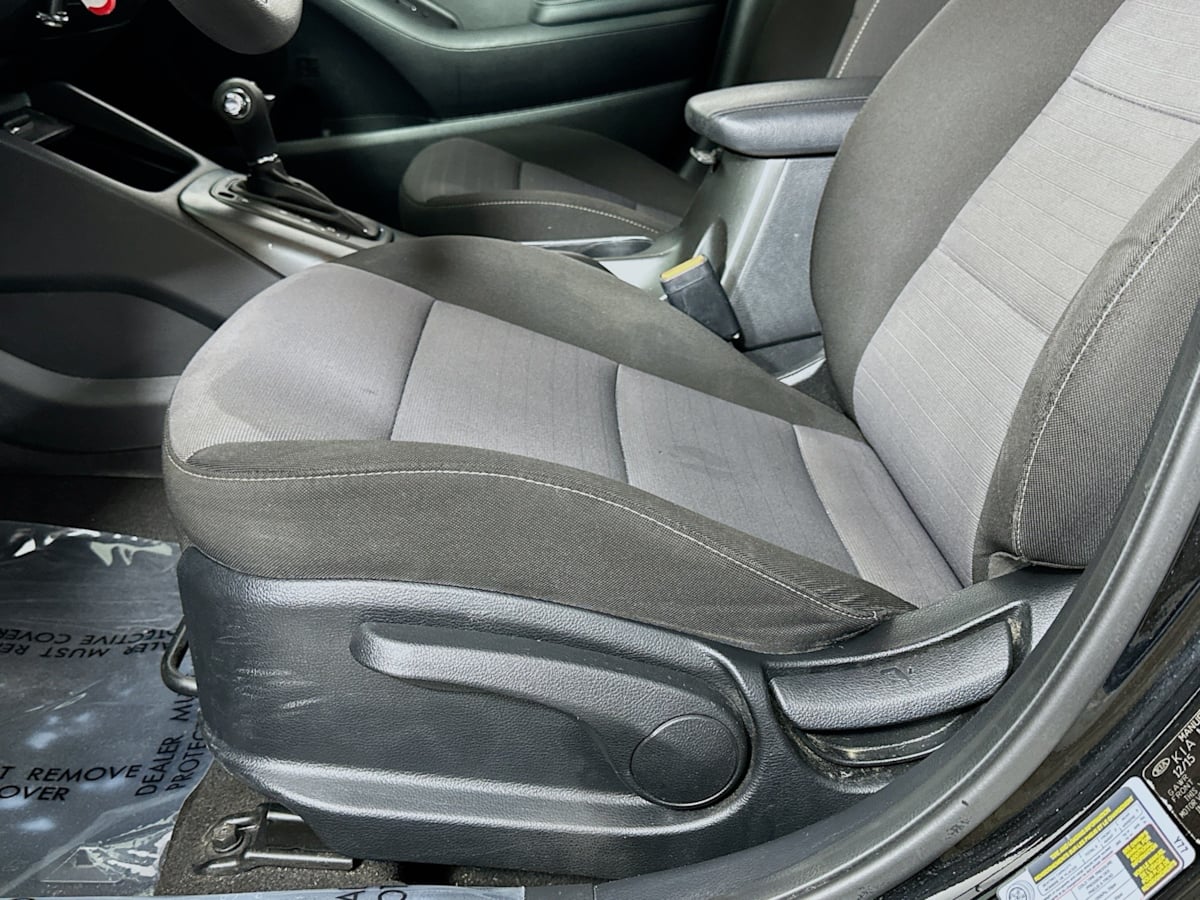 2016 Kia Forte 5-Door LX photo 18