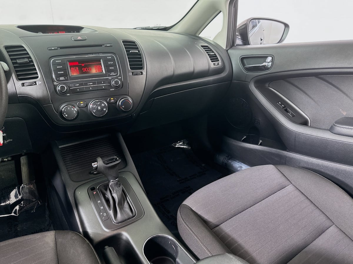 2016 Kia Forte 5-Door LX photo 21