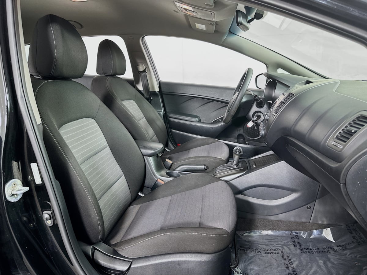 2016 Kia Forte 5-Door LX photo 25