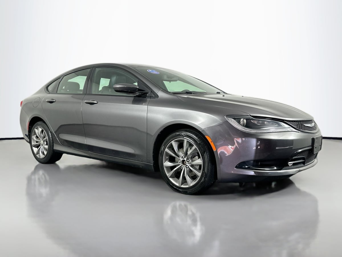 2015 Chrysler 200 S photo 3