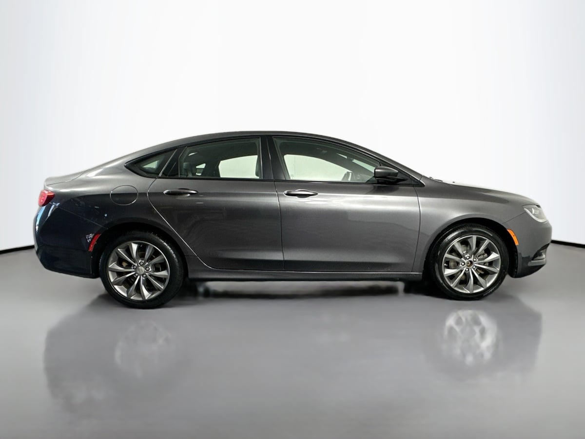 2015 Chrysler 200 S photo 4