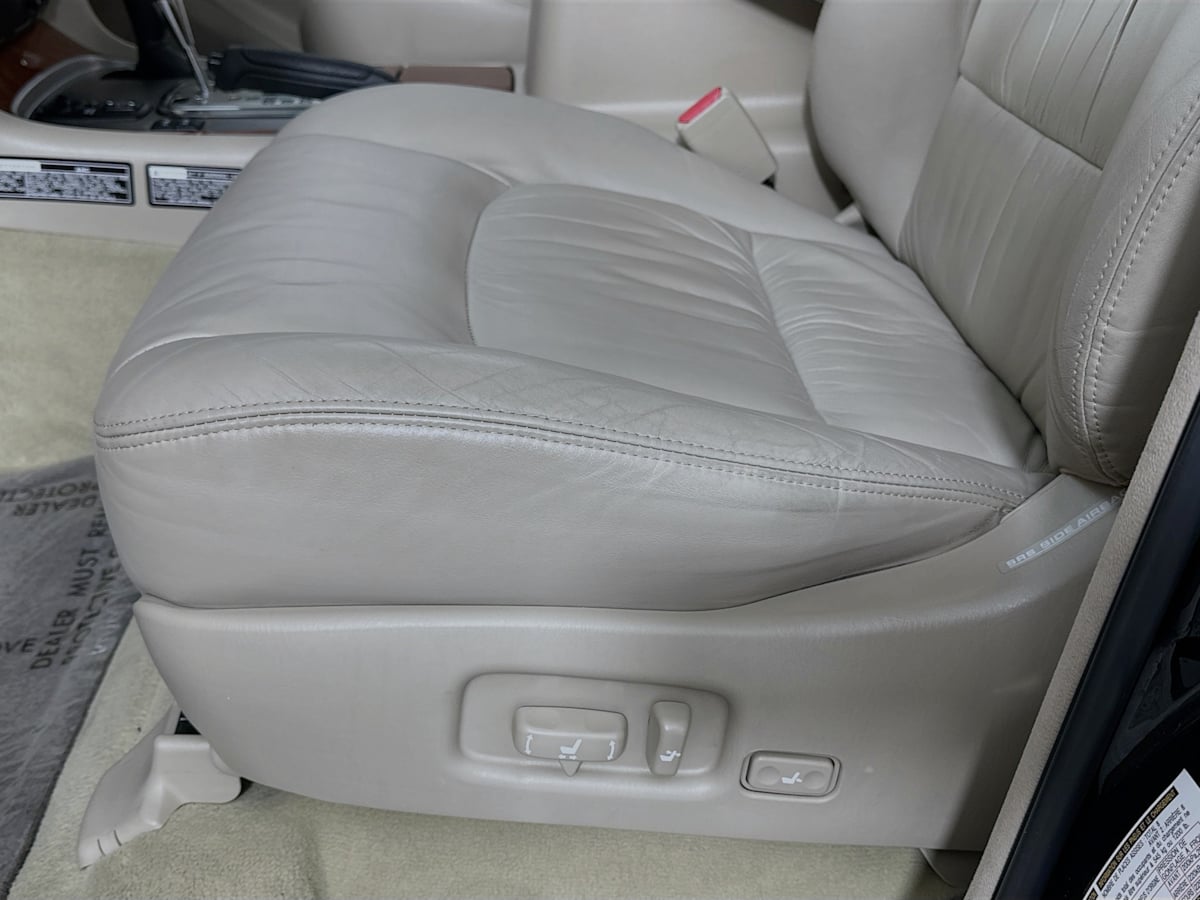 2006 Lexus LX 470 Base photo 20
