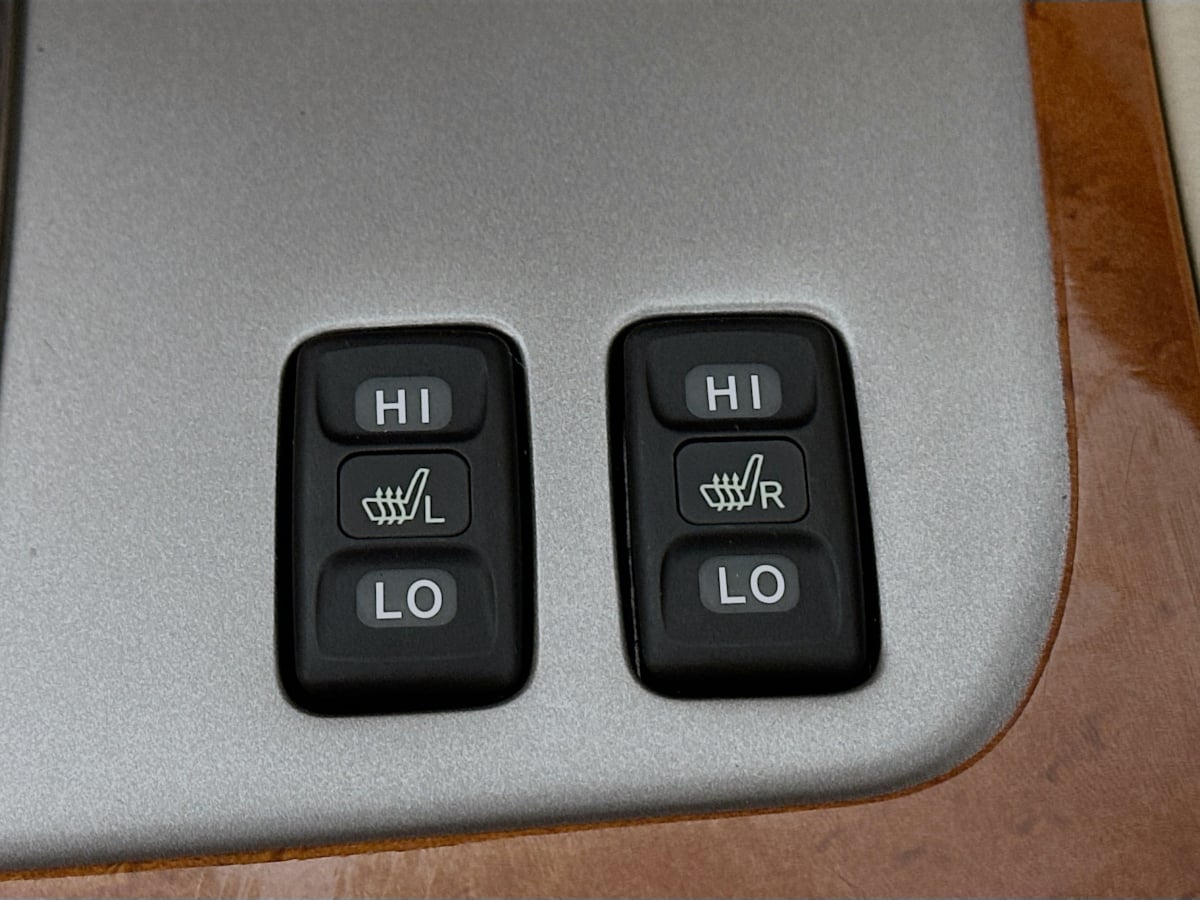 2006 Lexus LX 470 Base photo 21