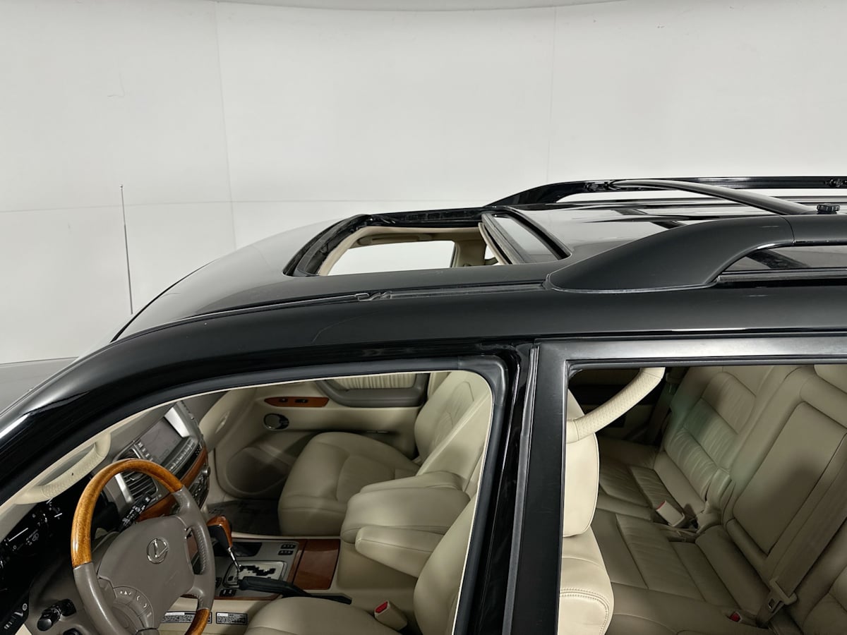 2006 Lexus LX 470 Base photo 23
