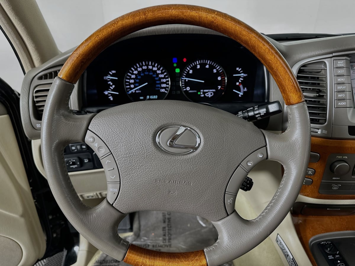 2006 Lexus LX 470 Base photo 11