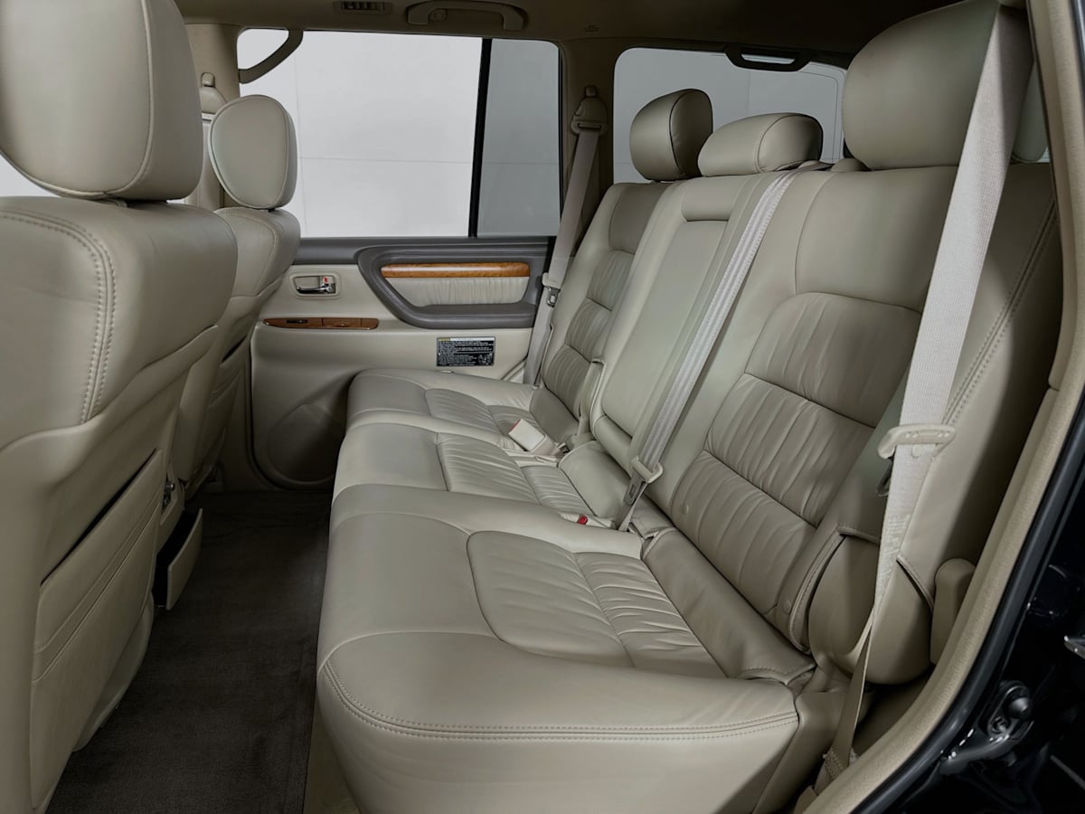 2006 Lexus LX 470 Base photo 26