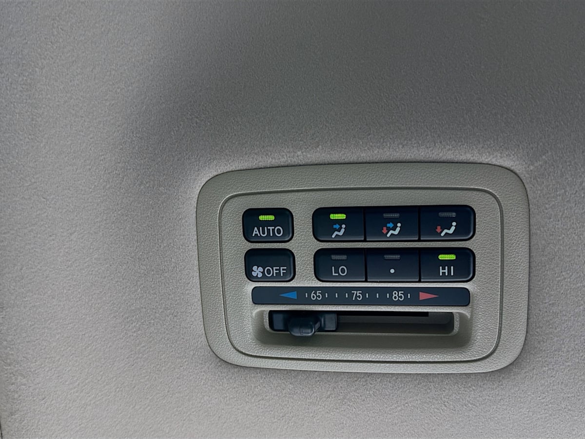 2006 Lexus LX 470 Base photo 27