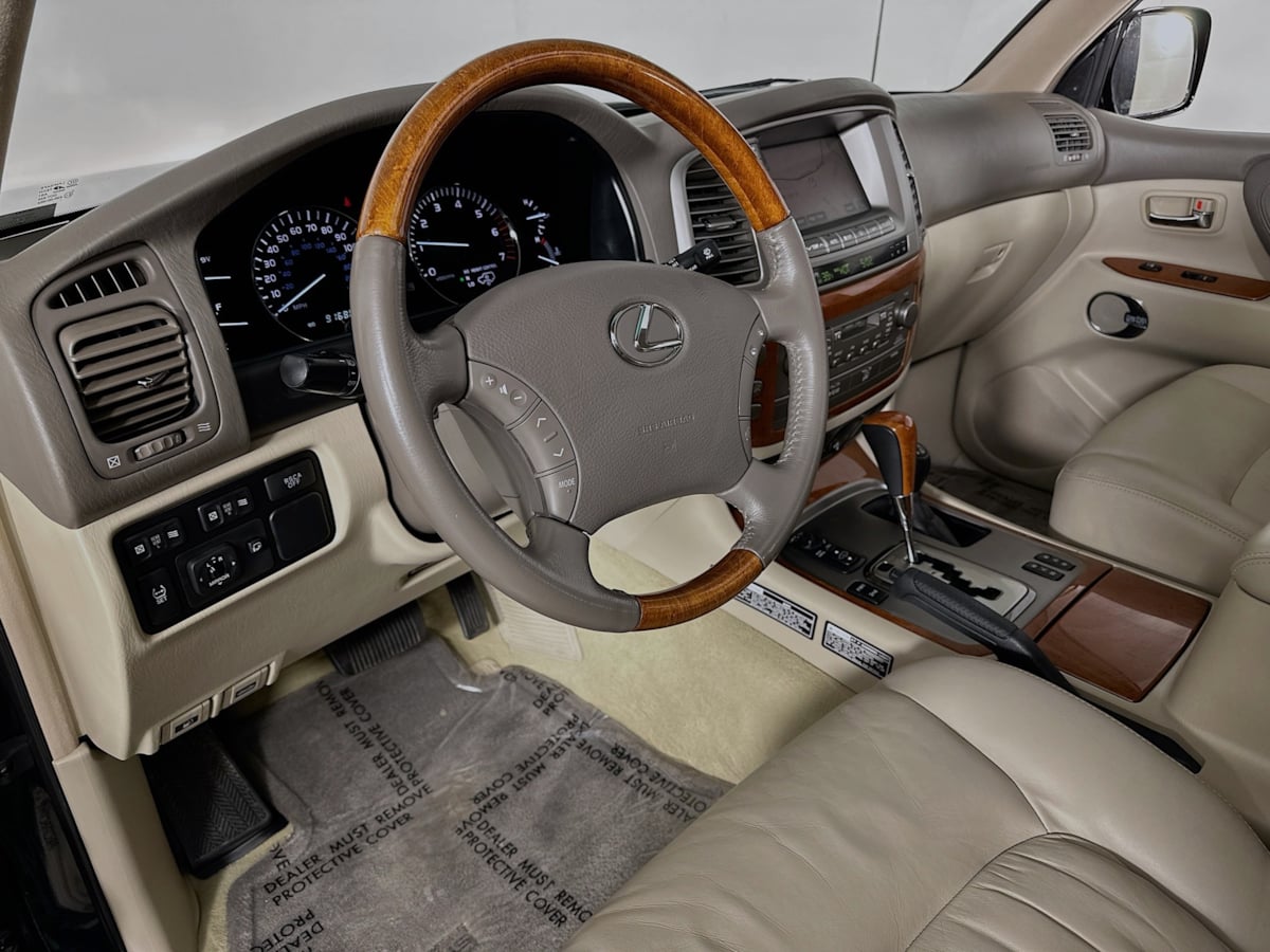 2006 Lexus LX 470 Base photo 9