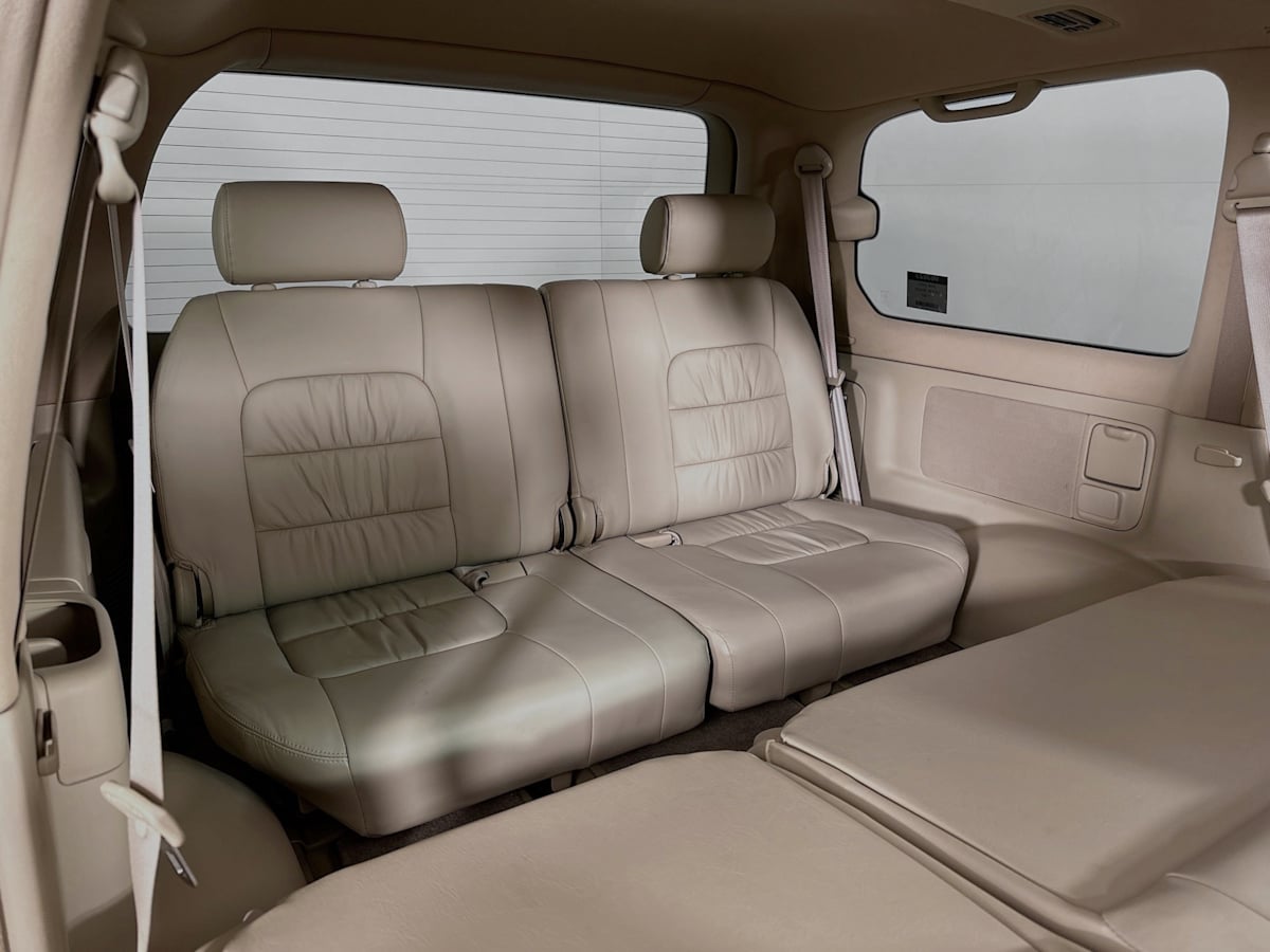2006 Lexus LX 470 Base photo 28