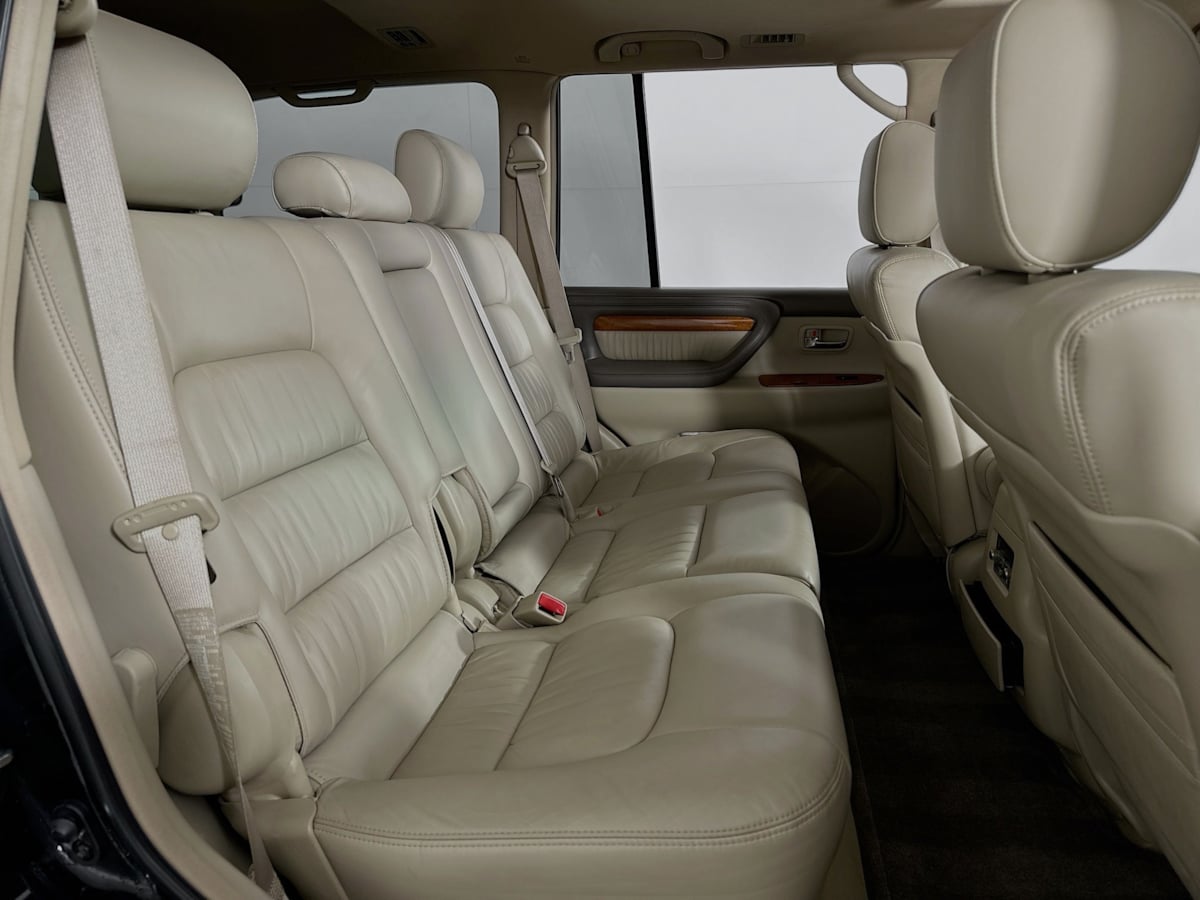 2006 Lexus LX 470 Base photo 29