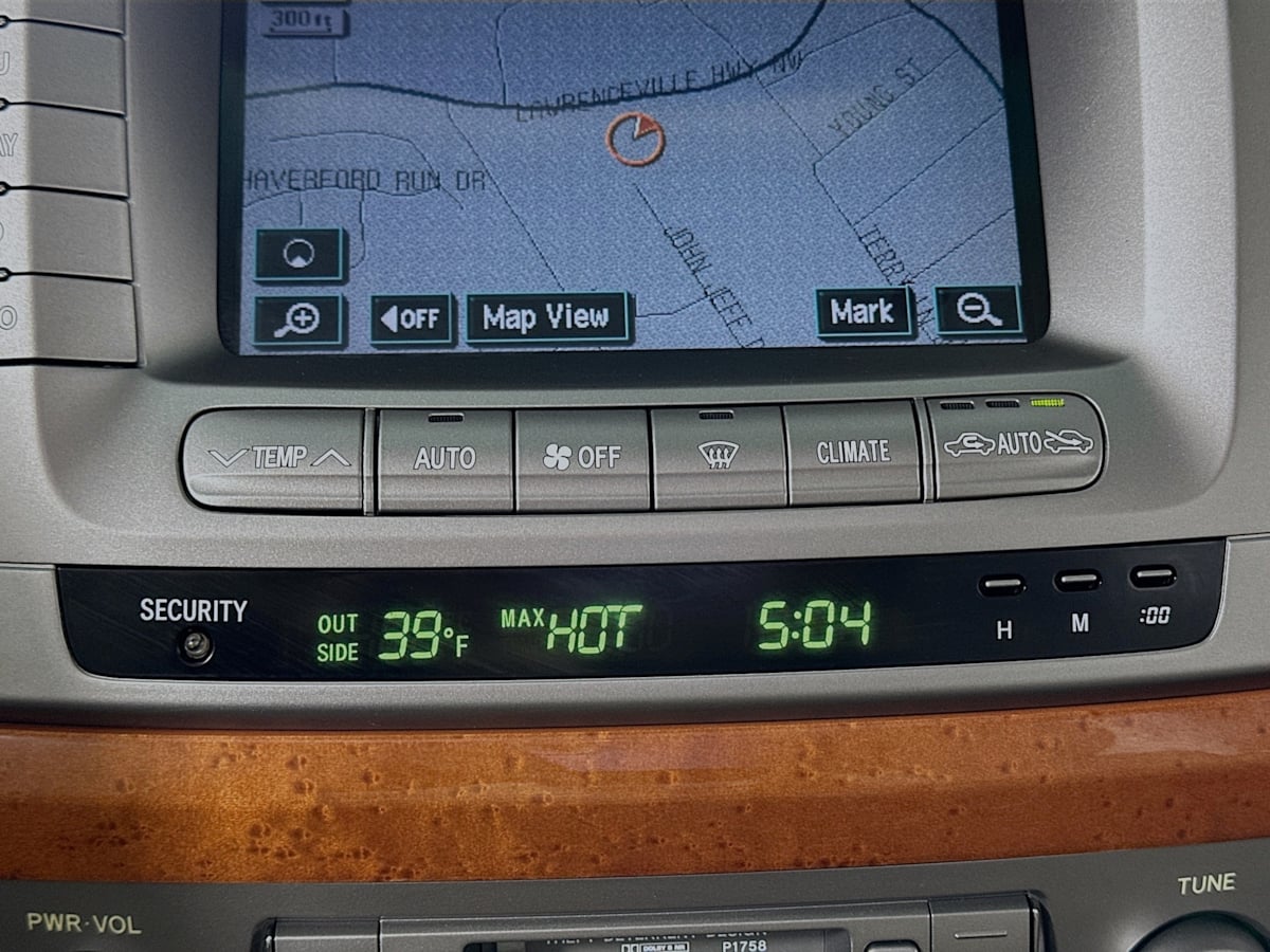 2006 Lexus LX 470 Base photo 16